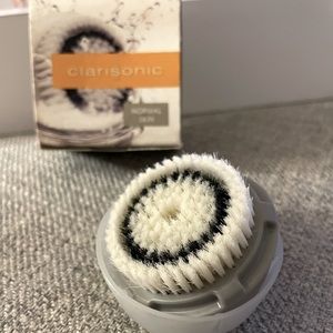 New Clarisonic Normal Brush Head. Box included.
